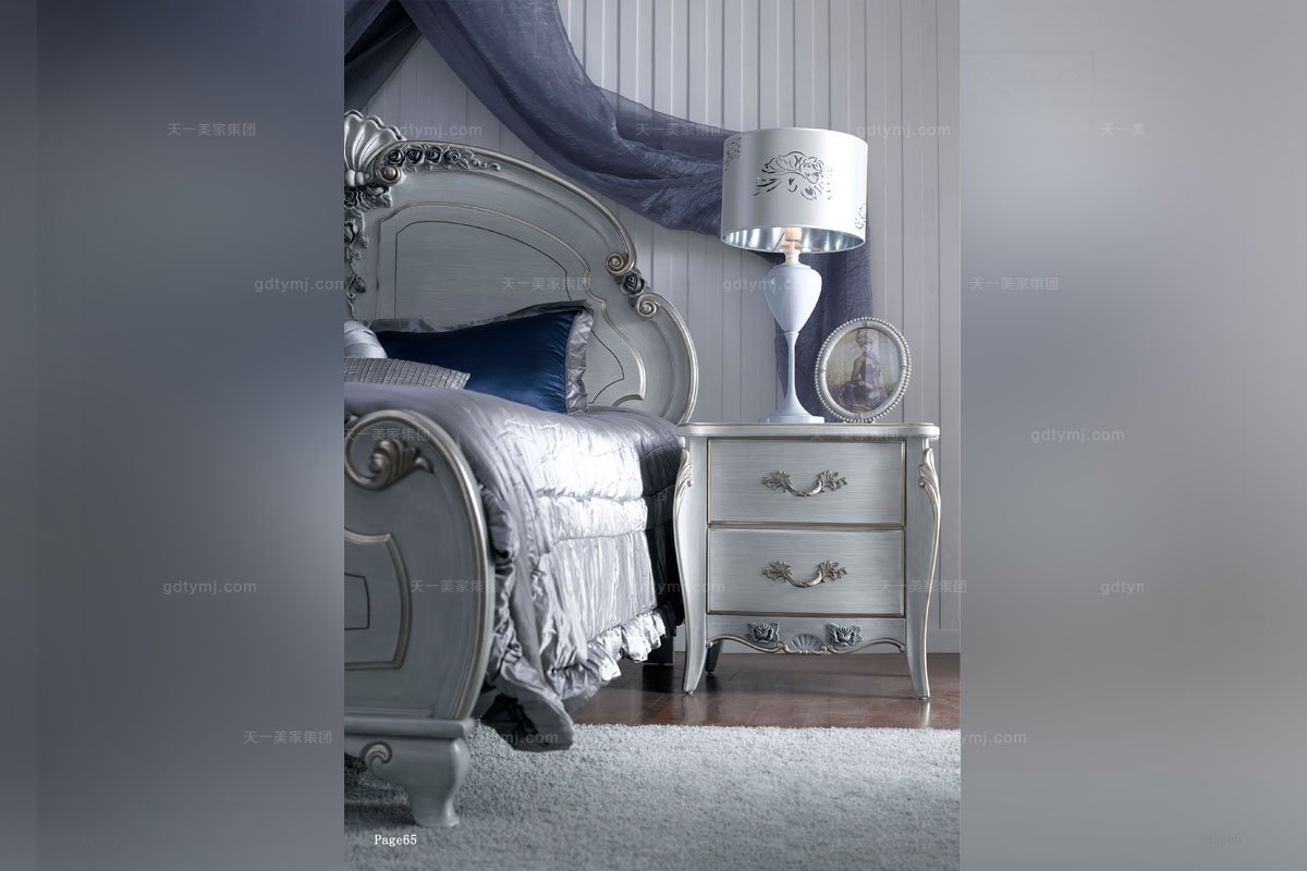 國內高端家具實木床頭柜