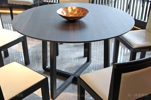 意大利簡奢風(fēng)現(xiàn)代別墅家具客廳真皮實木餐桌椅組合餐臺