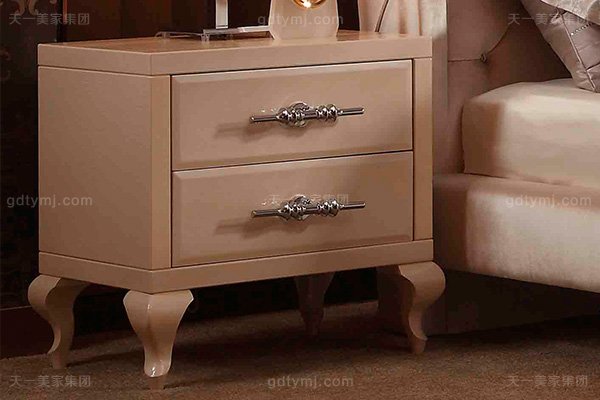 名貴奢華后現代輕奢臥室家具米白色絨布銀箔水葫蘆腳雙人大床床頭柜